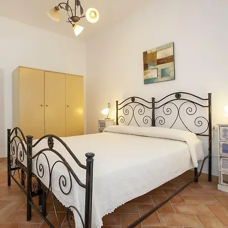Villino Pietra * سان تيودورو